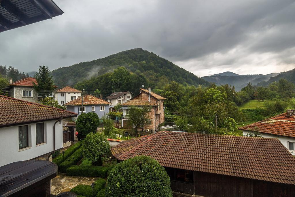 Guesthouse Hitar Petar Gabrovo Exterior photo